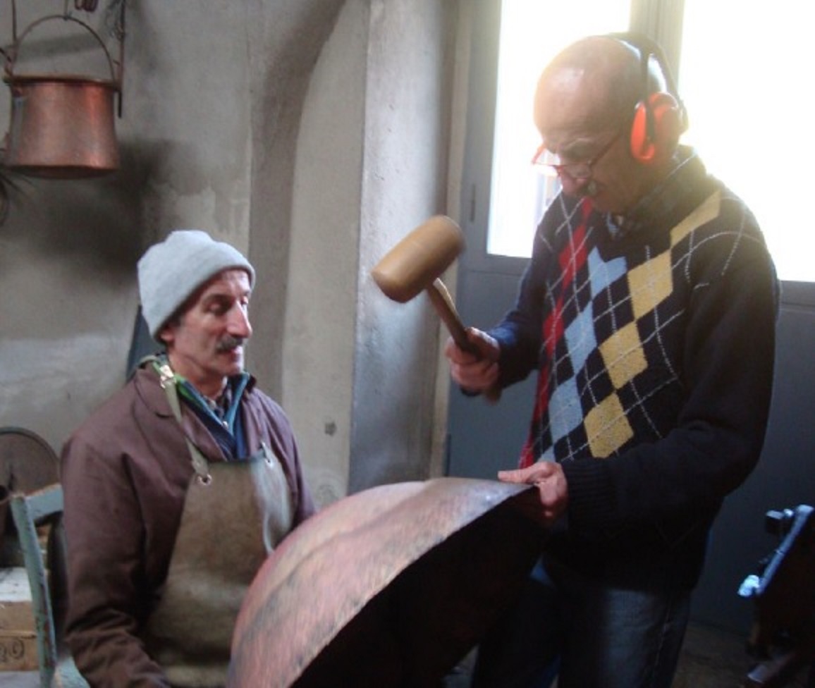 Il rame, dalle pentole agli altari L’arte dei Tironi di Osio Sotto