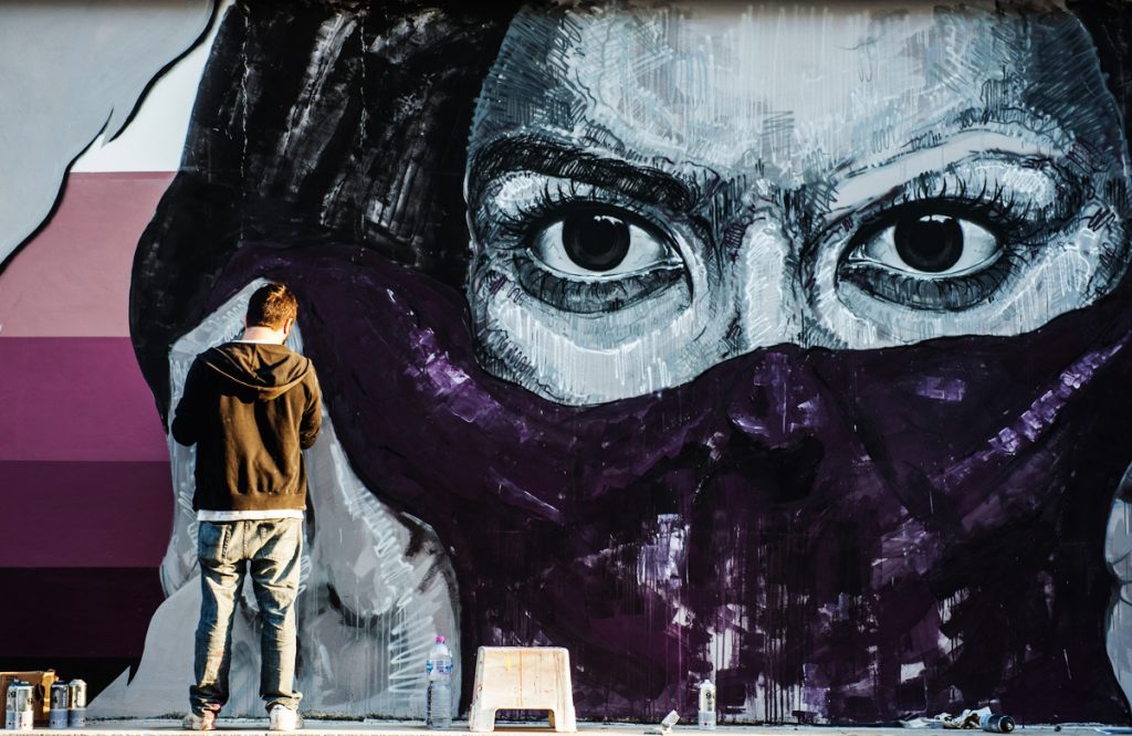 C’è Donizetti in versione graffito Ecco chi sono gli autori dell’opera
