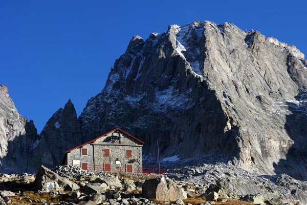 rifugio-gianetti-e-pizzo-badile