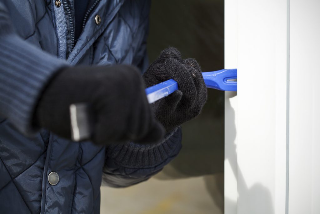 Anche i ladri vanno in ferie: calano i furti nelle abitazioni e nelle attività commerciali