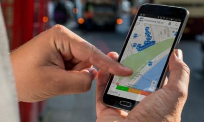 Prenotare la sosta su strada via app (si potrebbe fare anche a Bergamo)