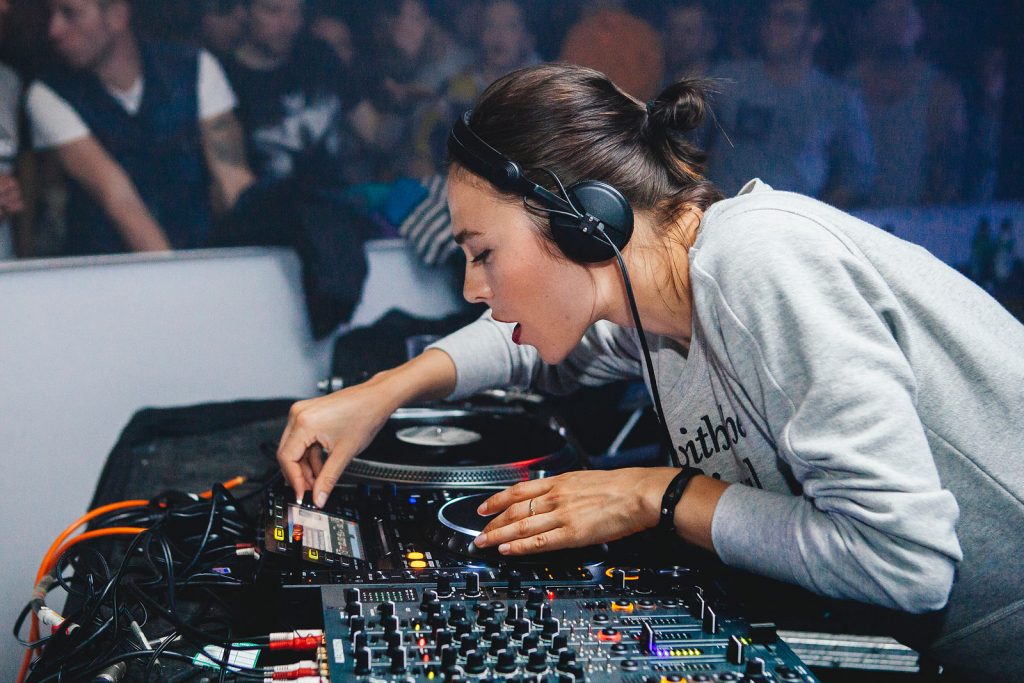 nina_kravis_snwbombing_201404_website_image_phct_standard
