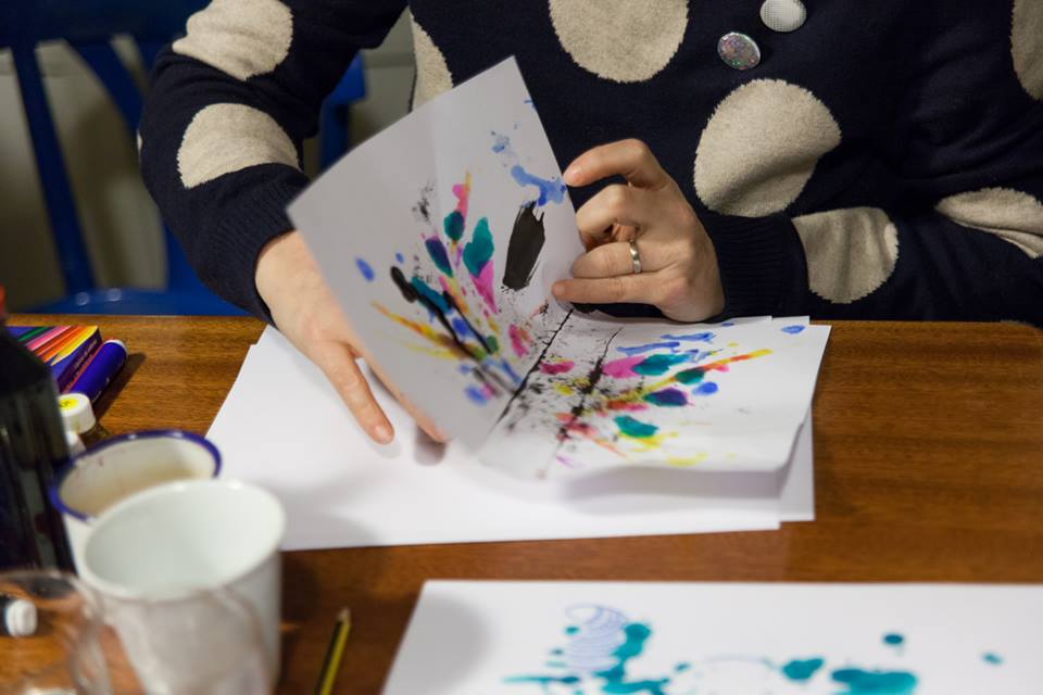 Ragazze che illustrano il mondo Notti magiche, filosofando un po’