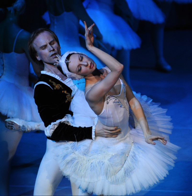 Come innamorarsi dei balletti russi in 2 mosse, tra cigni e Cenerentola