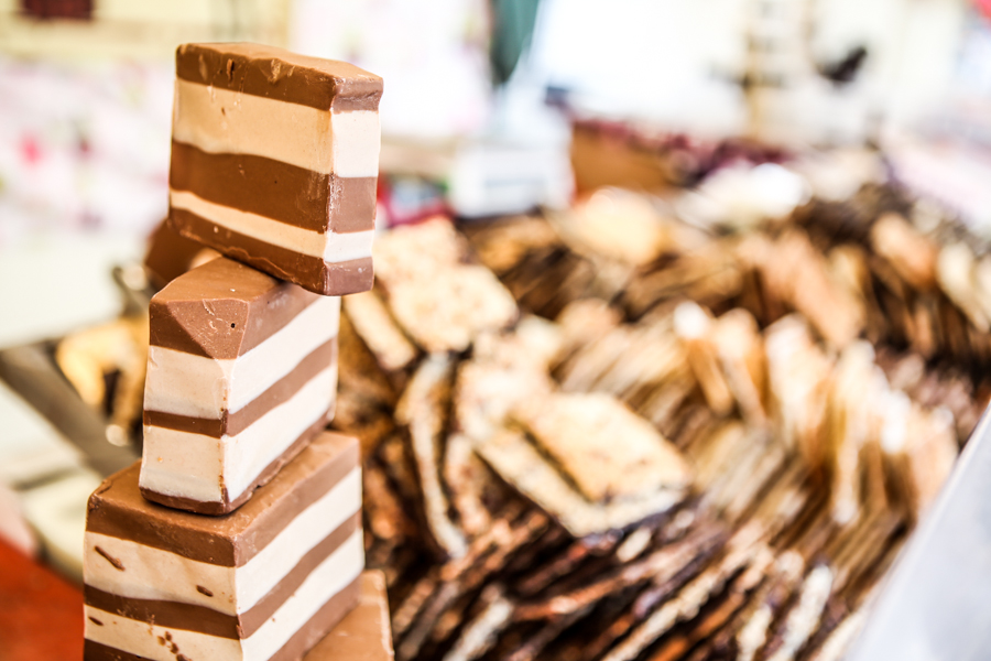 Fiumi di cioccolato sul Sentierone E può capitare di mangiarlo gratis