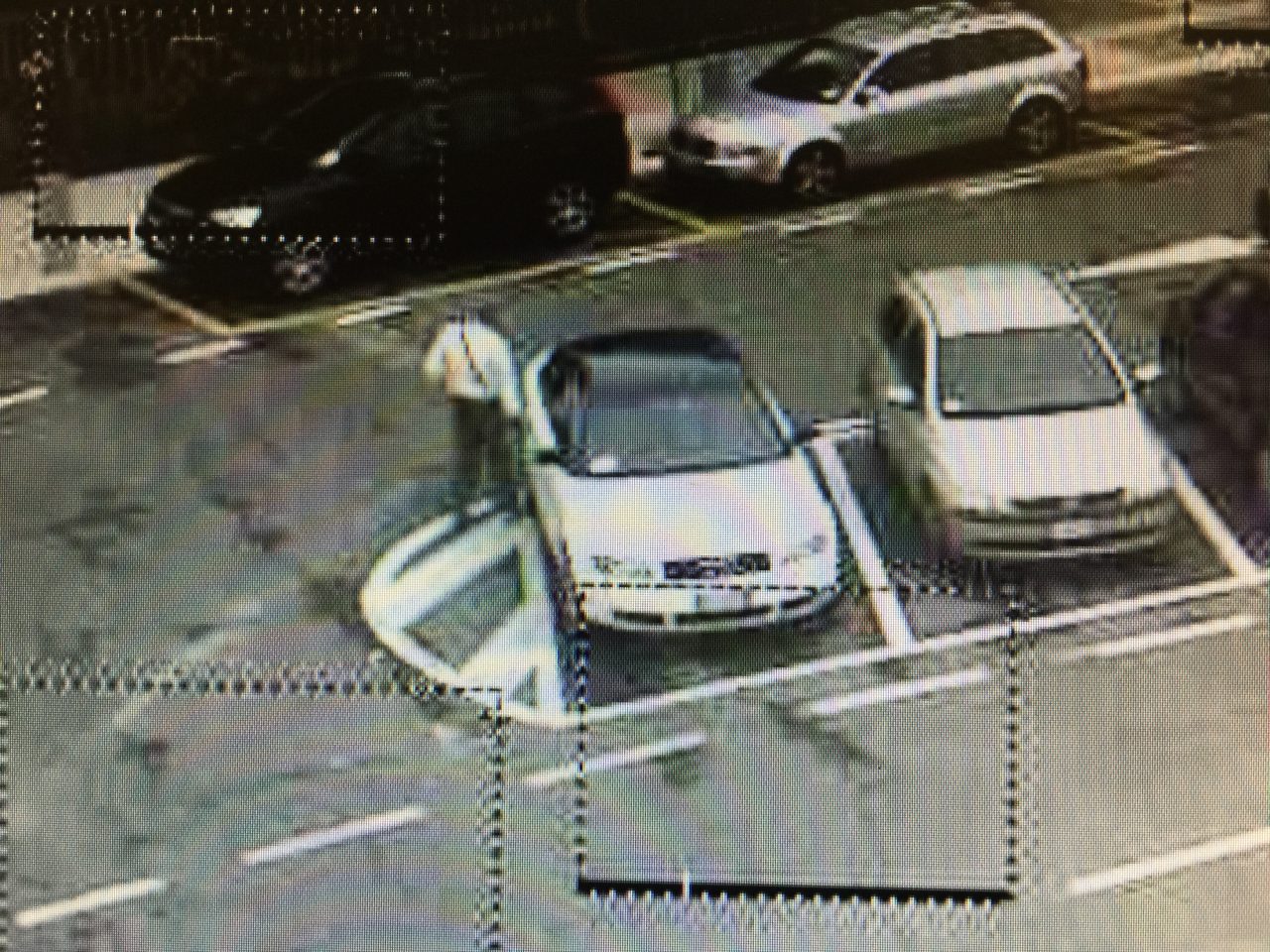 Uomini che odiano le auto tedesche e tagliano pure le gomme alle Audi