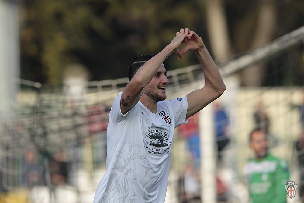 Vercelli; Italia 19-Novembre-2016 - Pro Vercelli-Vicenza 15°giornata SerieB Conte.it 2016/17 Stadio Silvio Piola ©Ivan Benedetto Nella Foto: Emmanuello Simone