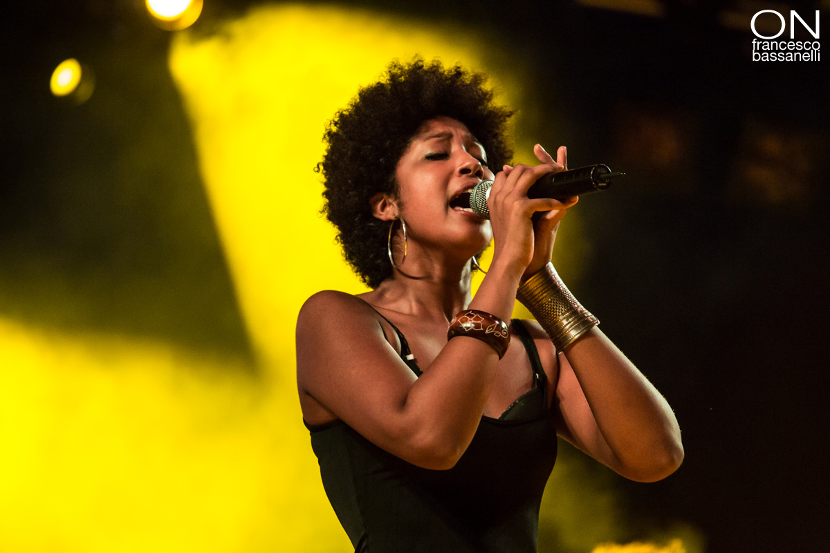 Anima nera e cuore bergamasco Awa, la giovane regina del reggae