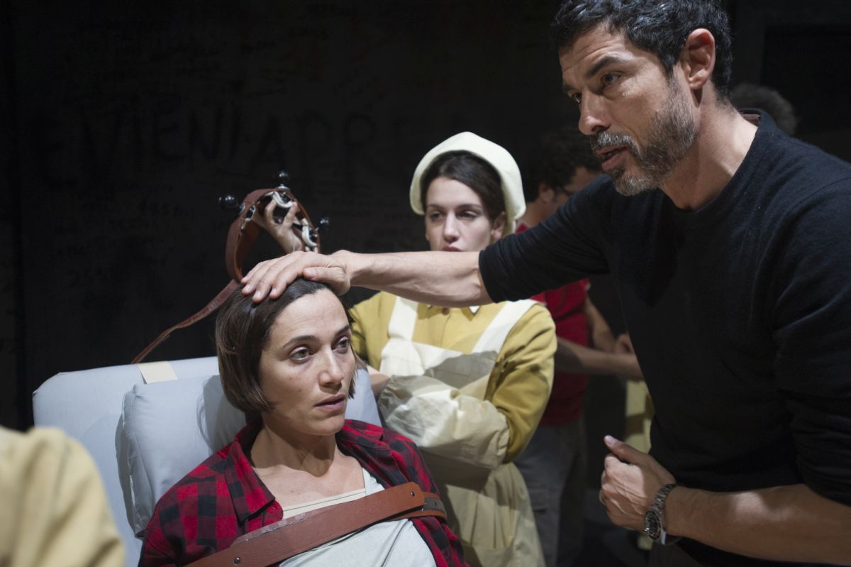 Elettroshock e bagni di acqua gelata La vera storia di Alda Merini a teatro