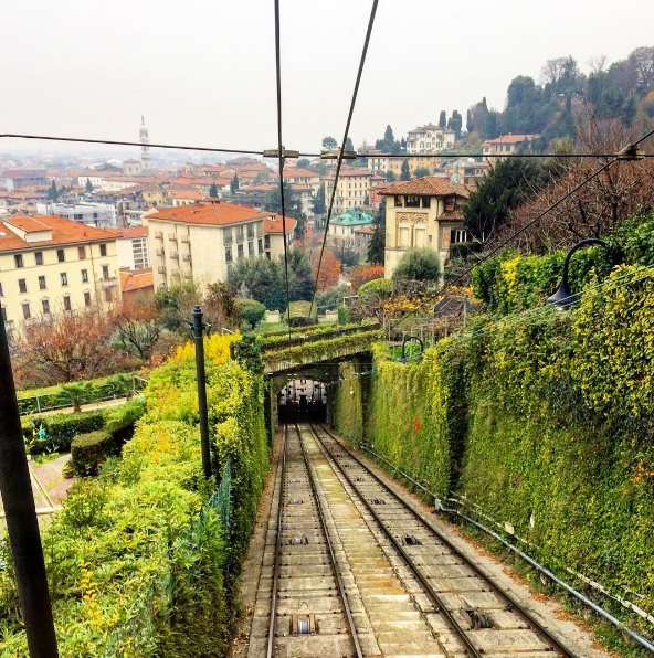 Per salire coi mezzi in Città Alta siamo di fatto fermi all'Ottocento -  Prima Bergamo