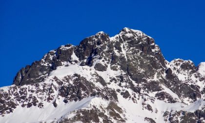 Escursionista sorpreso da neve e grandine sotto il Coca: soccorso a 2.600 metri