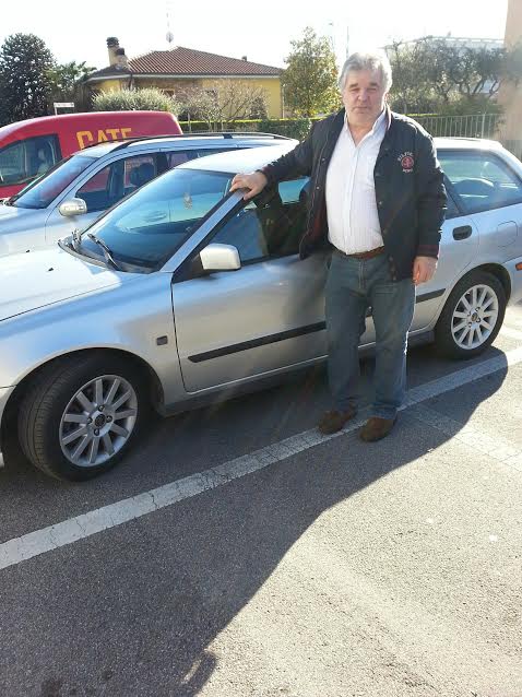 Si compra la Volvo di Bossetti per il suo 66esimo compleanno