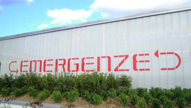 Investito da un camion in retromarcia sul piazzale di una ditta, grave 43enne