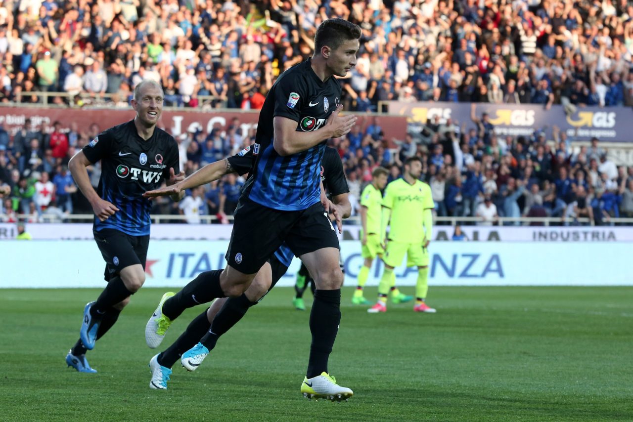 Con le unghie, siamo ancora qua