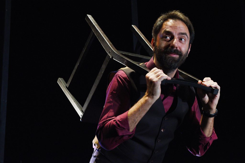Marcorè rievoca De Andrè e Pasolini e vede una nuova orrenda preistoria