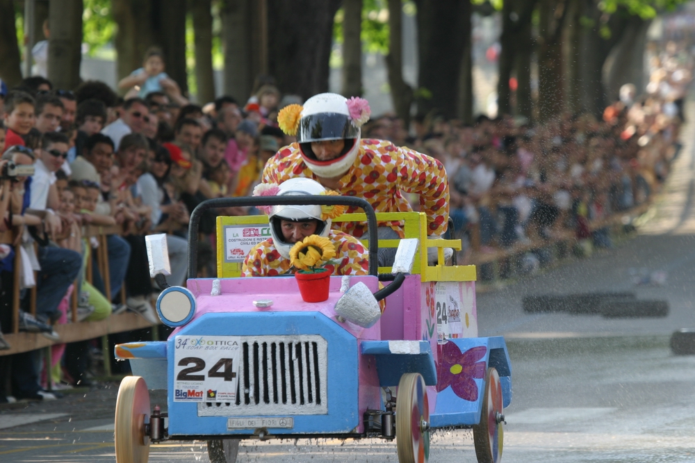 Il Soap Box Rally adesso fa scuola Dalle mura scendono gli studenti