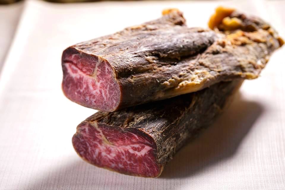 Una chicca: la bresaola alla Braseria preparata con la carne di Wagyu