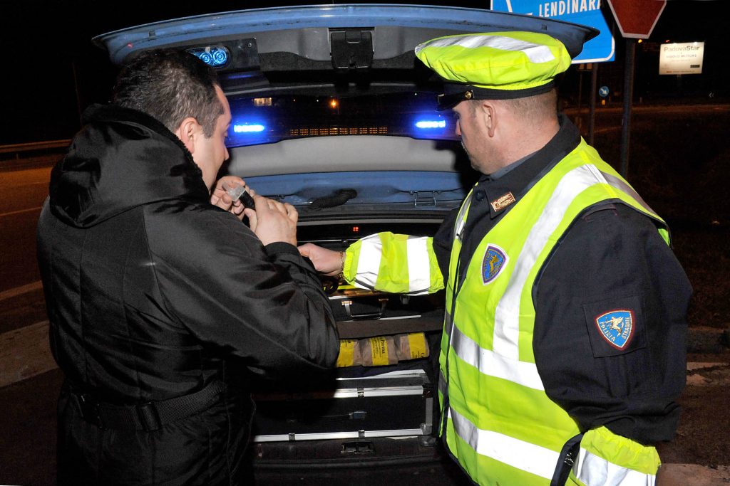 Fine settimana di controlli alla Fara: sei automobilisti beccati alla guida in stato di ebrezza