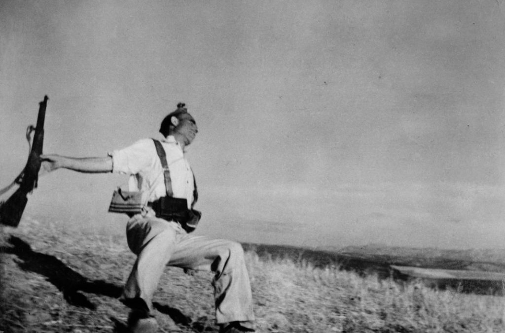 Robert Capa. Morte di un miliziano. Spagna, 1936