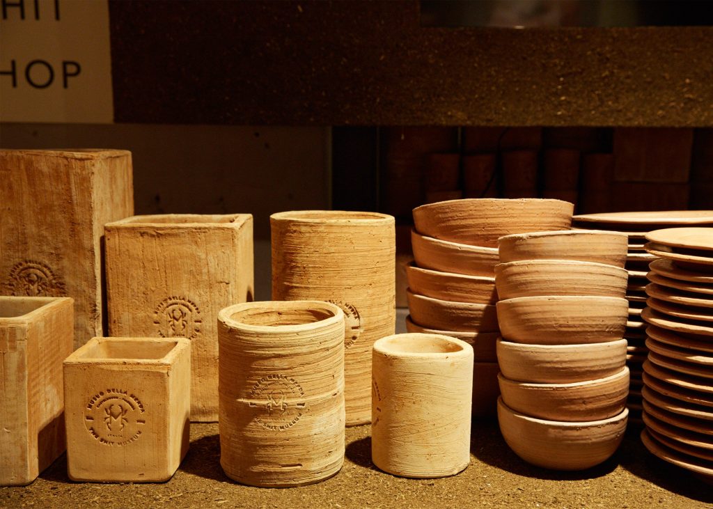 La «Merdacotta» esiste davvero La vendono anche a Caravaggio