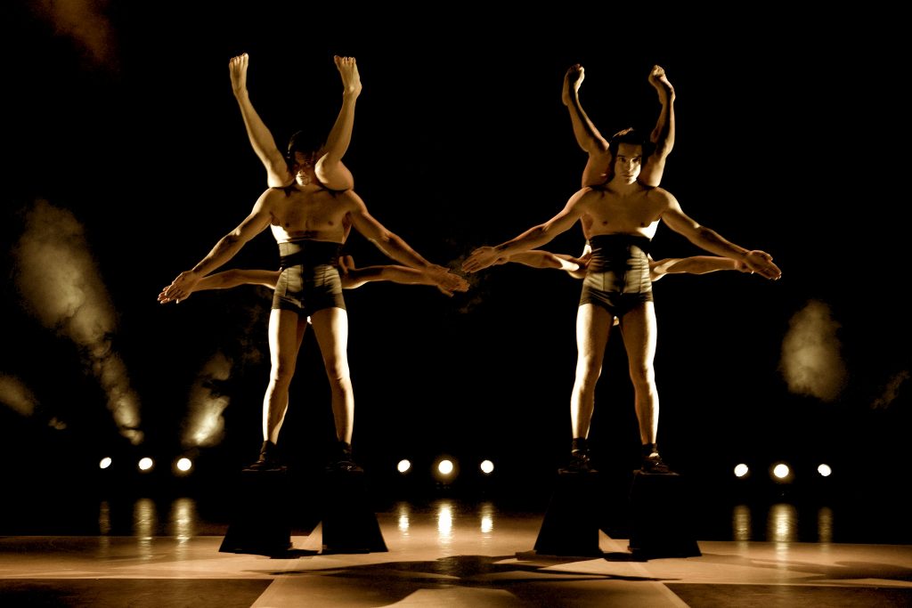 Danza Estate stupisce ancora tra Kataklò e deliri donizettiani