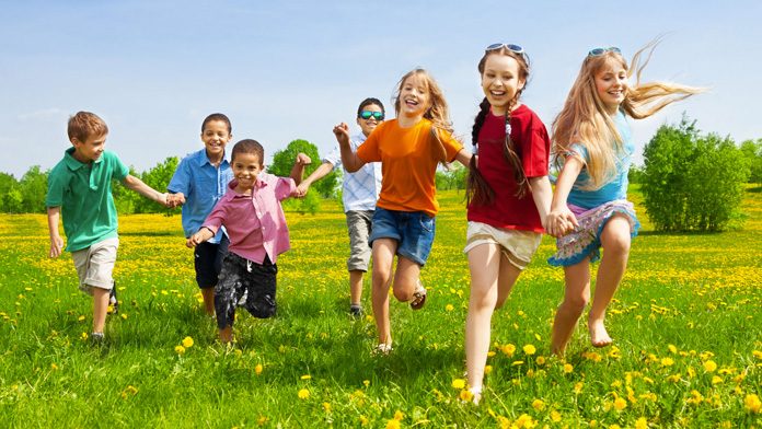 Ai bimbi bastano 10 minuti di sport per diventare adulti sani e forti