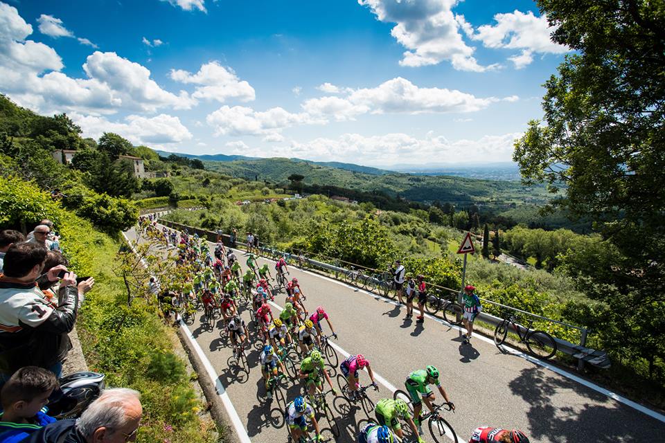 Questo Giro ha una marcia in più e l’Italia se n’è innamorata di nuovo