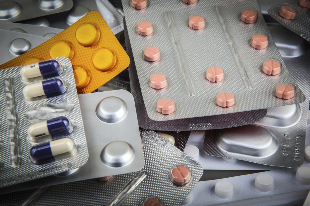 Finti farmaci anti-Covid in vendita su internet: in un anno oscurati 217 siti