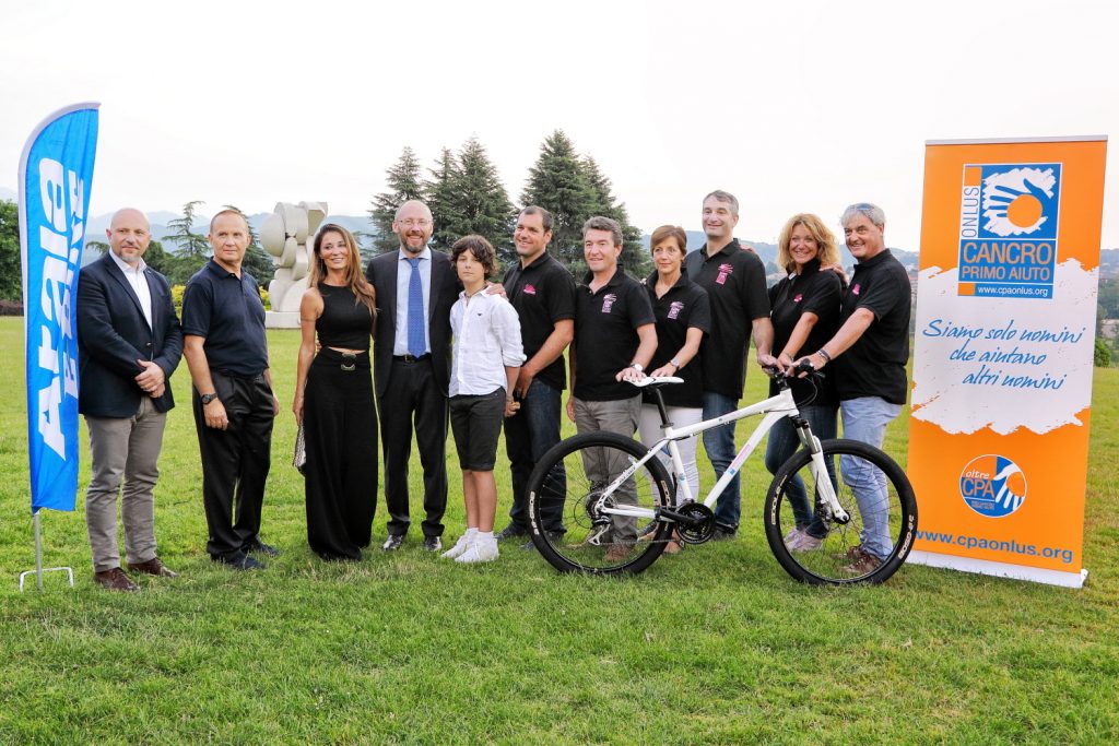 In bicicletta da Bergamo a Santiago per aiutare tutti i malati di tumore