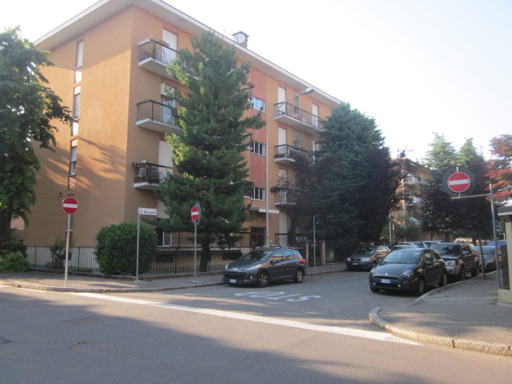 Prima gli svuotano l’appartamento Non contenti, tornano e li truffano