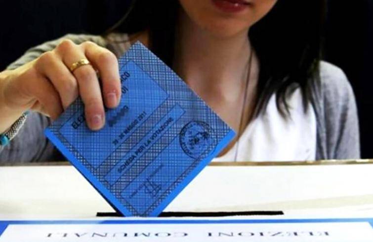 Breve analisi delle elezioni in Italia Siamo nel tempo della postpolitica