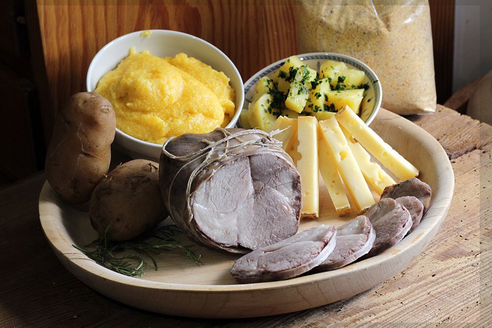 La leggendaria Spalla di Schilpario Ricetta segreta dei norcini scalvini