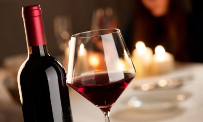 Come fingersi esperti di vino con gli altri presenti al tavolo