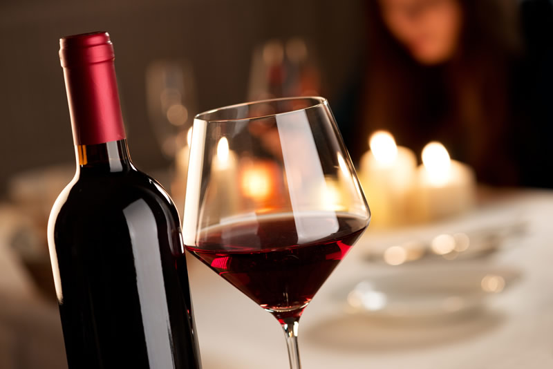 Come fingersi esperti di vino con gli altri presenti al tavolo