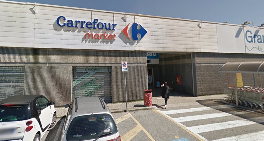 Rischia di farsi sei anni di carcere per un sapone e qualche caramella