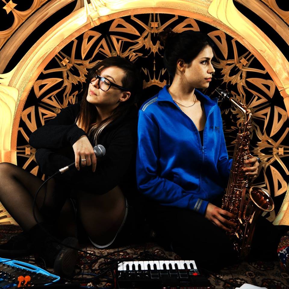 Giulia e Carolina, esplosione di note Al Goisis il flow firmato Bag Ladies