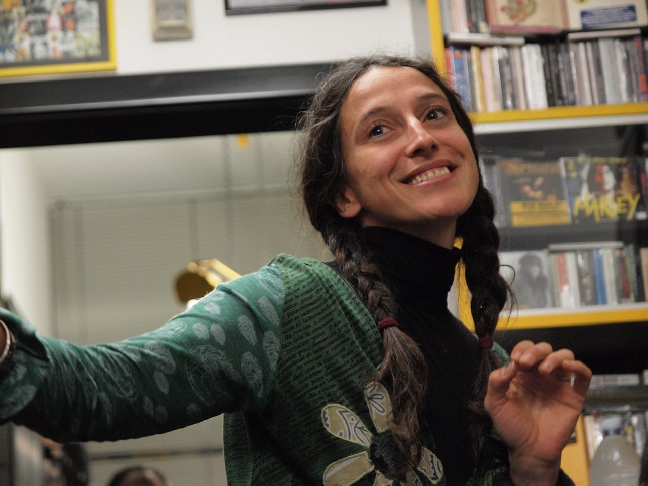 Nagaila, la bella voce indie che fa la bibliotecaria a Seriate
