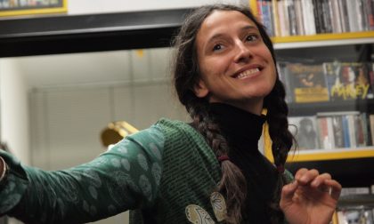 Nagaila, la bella voce indie che fa la bibliotecaria a Seriate