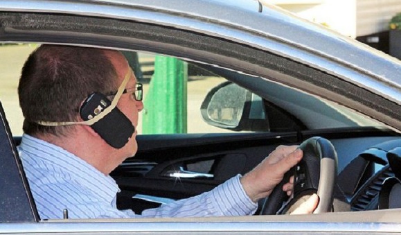 Le nuove norme del telefono in auto Quando si può usare di preciso