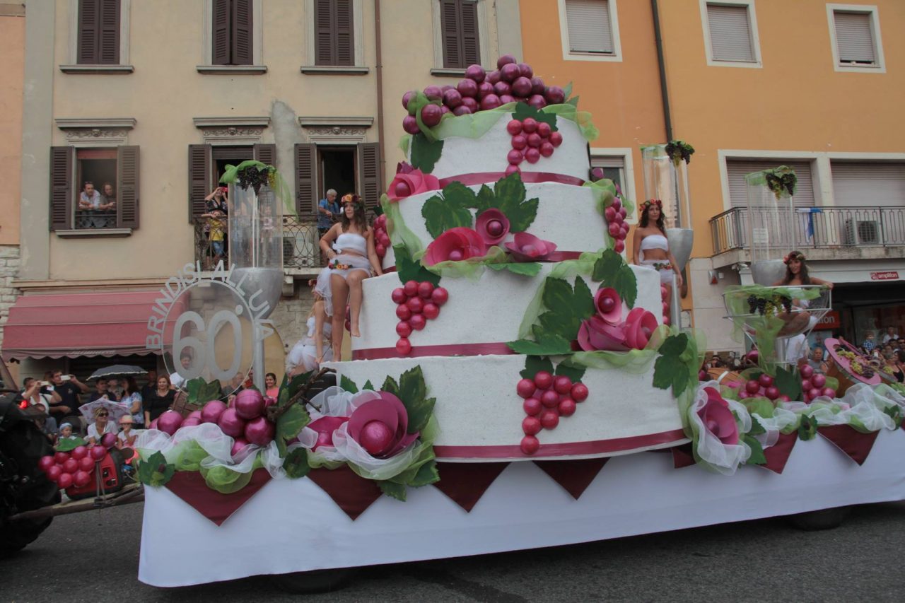 Trescore, una vendemmia di eventi Vino, folclore, musica e cabaret