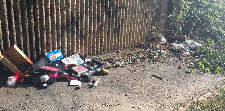 Sulle ciclabili seriatesi tra i rifiuti Dov’è finito il senso civico?