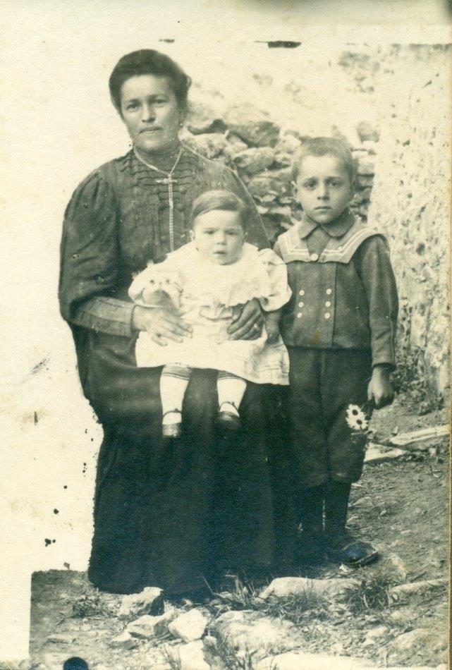 Mamma Caterina, Santina ed Egidio nel 1922 (2)