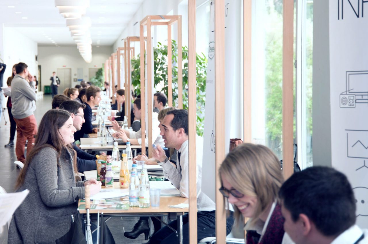 Colloquio di lavoro con l’aperitivo Dalmine, speed date con le aziende