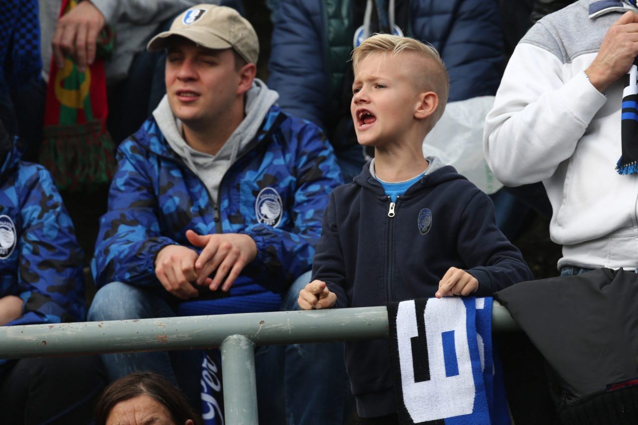 Il sole lo hanno portato così: con un abbraccio e il solito tifo