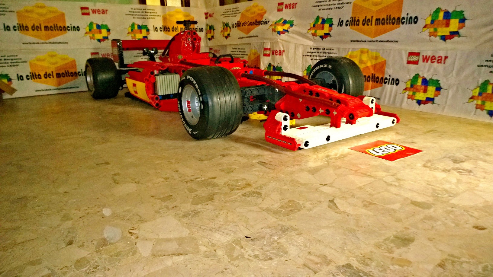 I Lego scendono in piazza S. Spirito con Ferrari e grandi navi da crociera  - Prima Bergamo