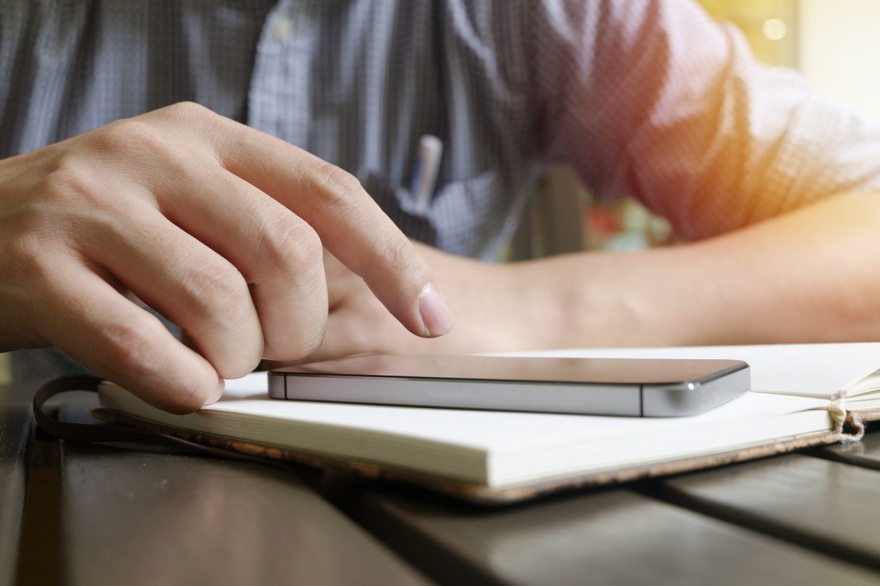 Millenials, immersi nella tecnologia ma super fissati col risparmio