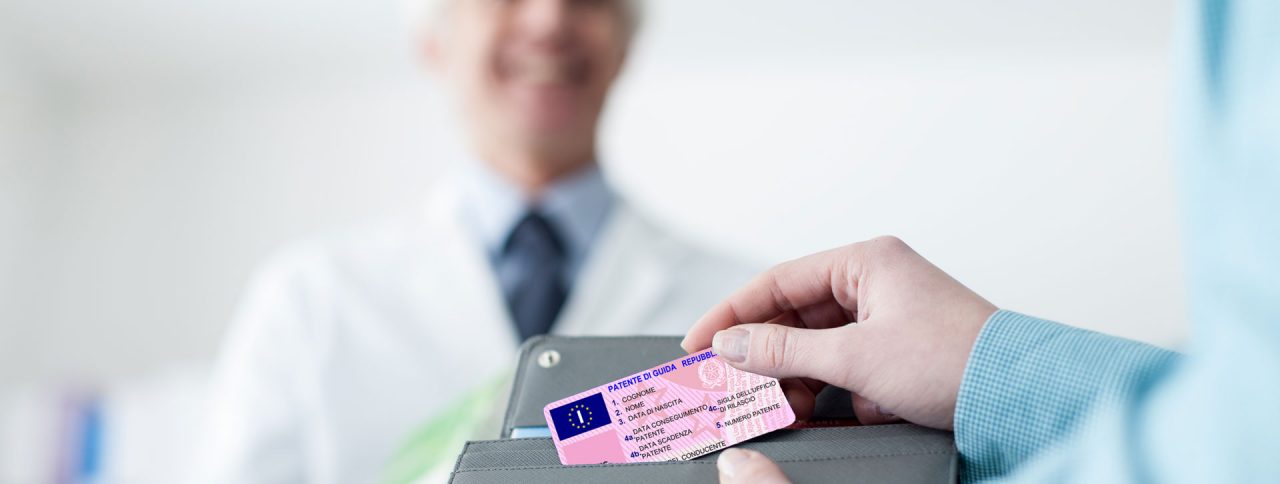 Rinnovo patente per vie normali? È davvero un’impresa kafkiana