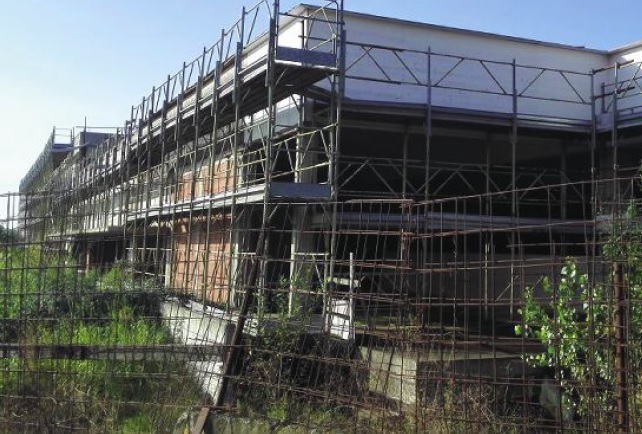 Il cantiere della scuola a Treviolo Pronti a rimuovere tutte le scorie