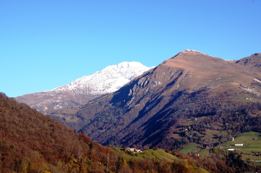 Passeggiata in Val del Riso tra colori d’autunno e bivacchi