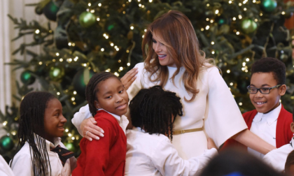 Il Natale decora la Casa Bianca e Melania è bella come un angelo